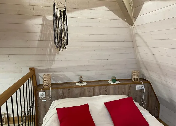 Renove Au Bord De La Sarthe, Calme Et Parking Prive - Fr-1-410-460 * Sablé-sur-Sarthe